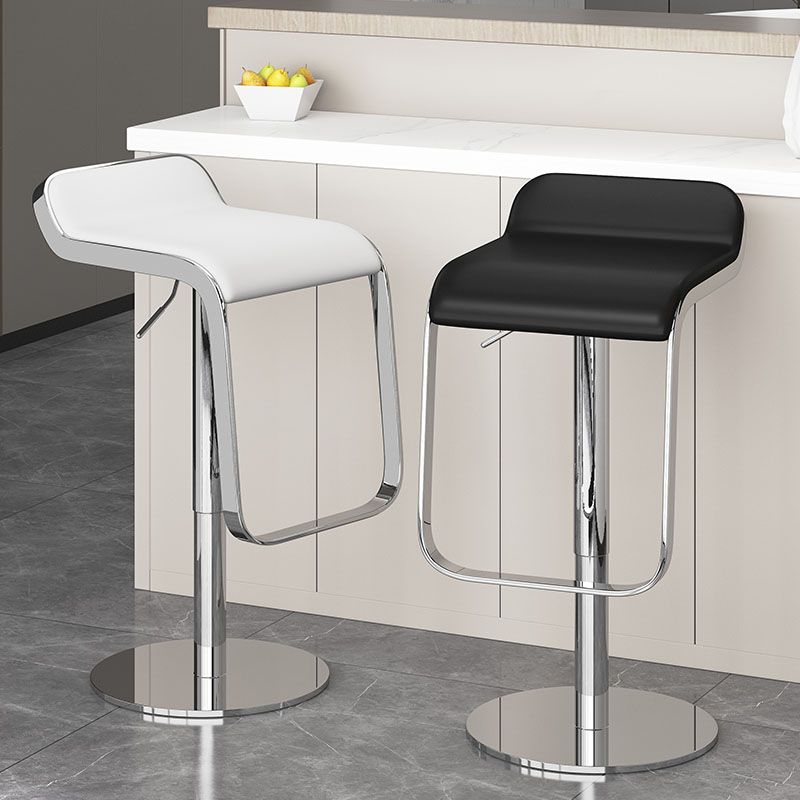 フェイクレザーバースツール調整可能な高さのスイベルバースツールとフットレスト