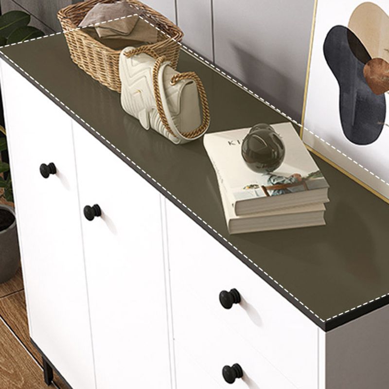 Eigentijdse matte afwerking dressoir slaapkamer houten opbergkast met metalen voeten