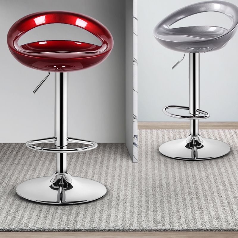 Sgabello moderno di plastica in plastica in plastica inoltre regolabile con poggiapiedi