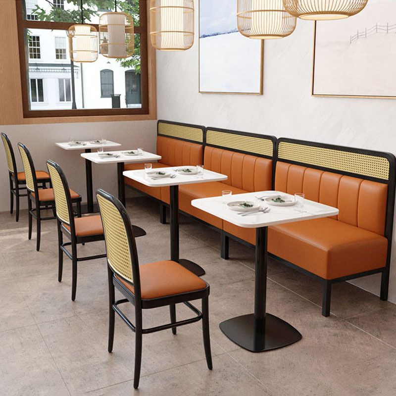 Cabillo contemporáneo y taburete marrón con 4 patas en negro