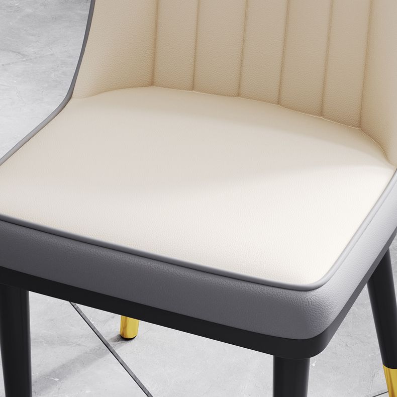 Moderne armloze rugleunkussenstoel met metalen benen voor woonkamer