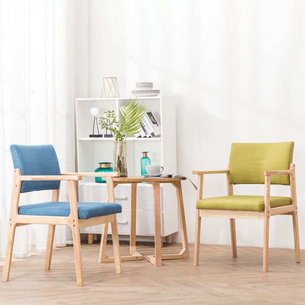 Zeitgenössischer Holzarmstuhl offener Essnebelmöbel im matten Finish offener Rücken