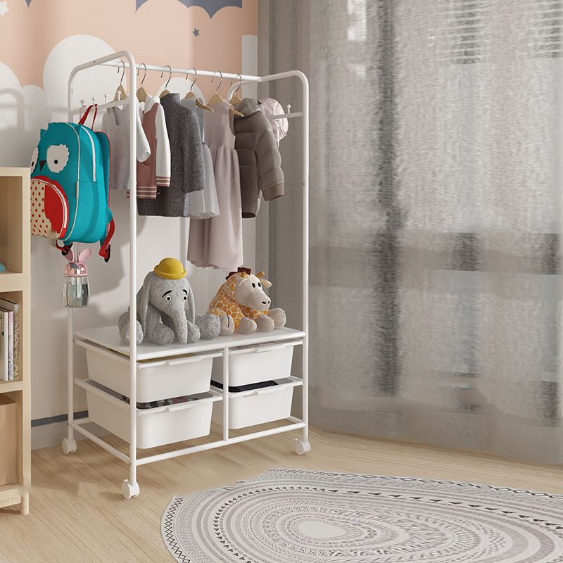 Scaffali contemporanei Dettaglio ganci per rivestimento metallico con spazio