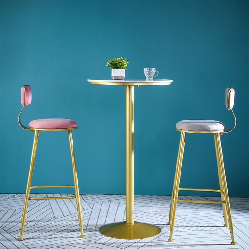 Samt-Barhocker im Glam-Stil, runder Barhocker mit goldenem Rahmen