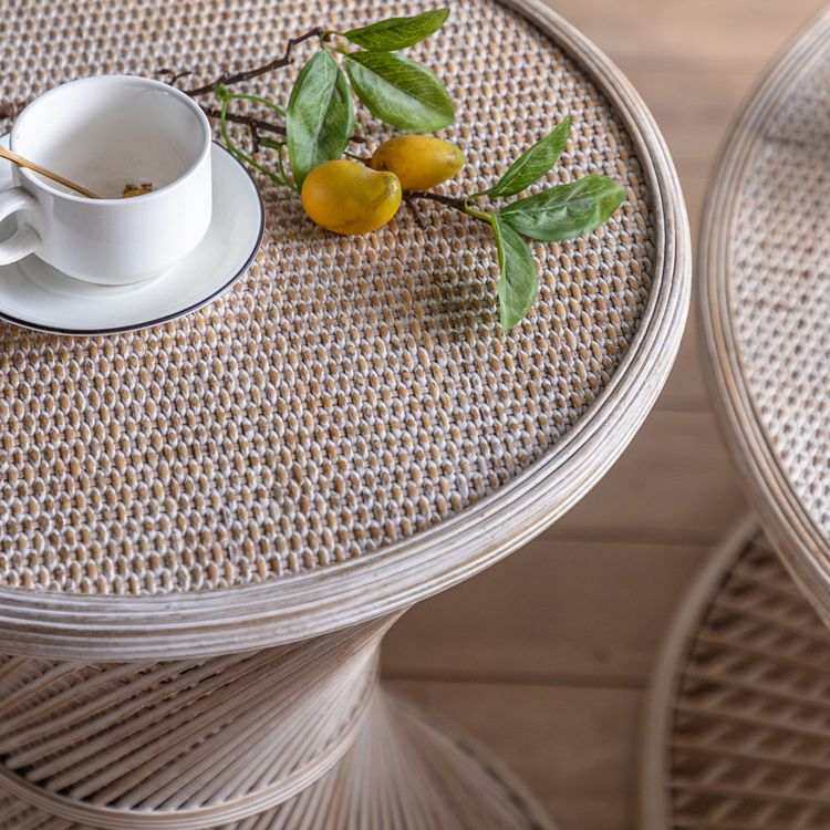 Table de la table latérale en bois de style country français Table accent latéral de canapé rond