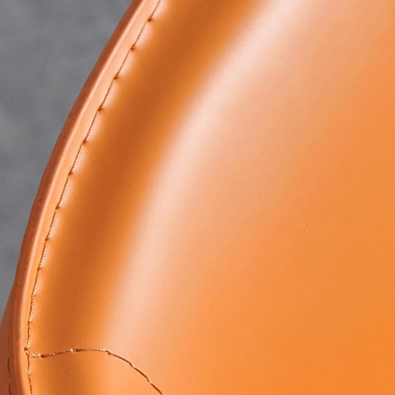 Silla lateral de ala de silla de comedor de cuero contemporánea en acabado mate con patas de acero