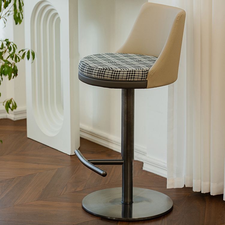 GLAMスタイル調整可能なスイベル布張りの布張りのバースツールと金属脚