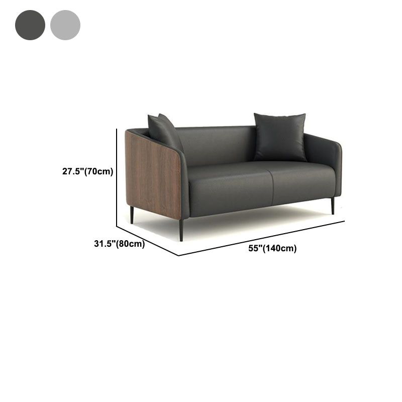 モダニズムフェイクレザーソファタキシードアームソファと木目アクセント