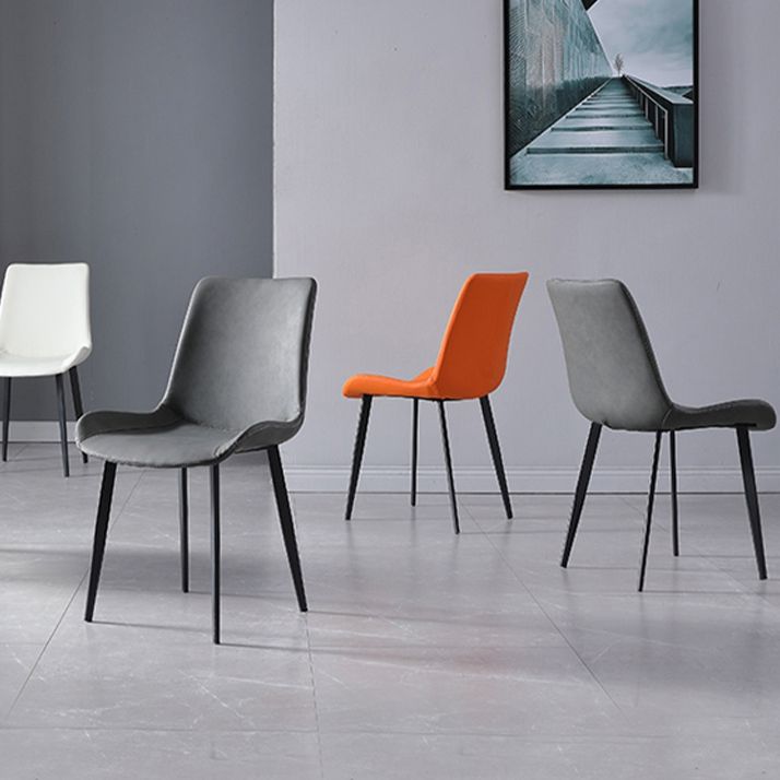 フェイクレザーダイニングチェアインダストリアルアームソリッドバックダイニングサイドチェア