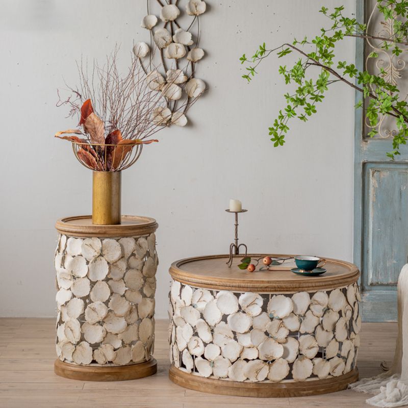 素朴なソリッドウッドラウンドトップトップハンドドラムエンドテーブルと金属ベース