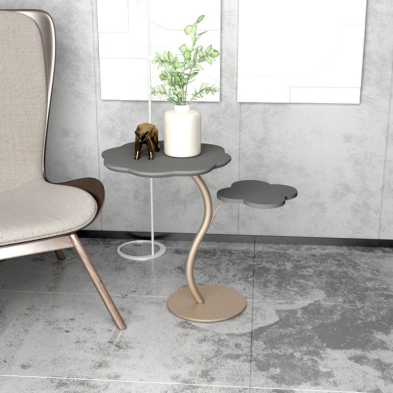 収納台座のサイドテーブルを備えたモダンリビングルームダブルティアラウンド