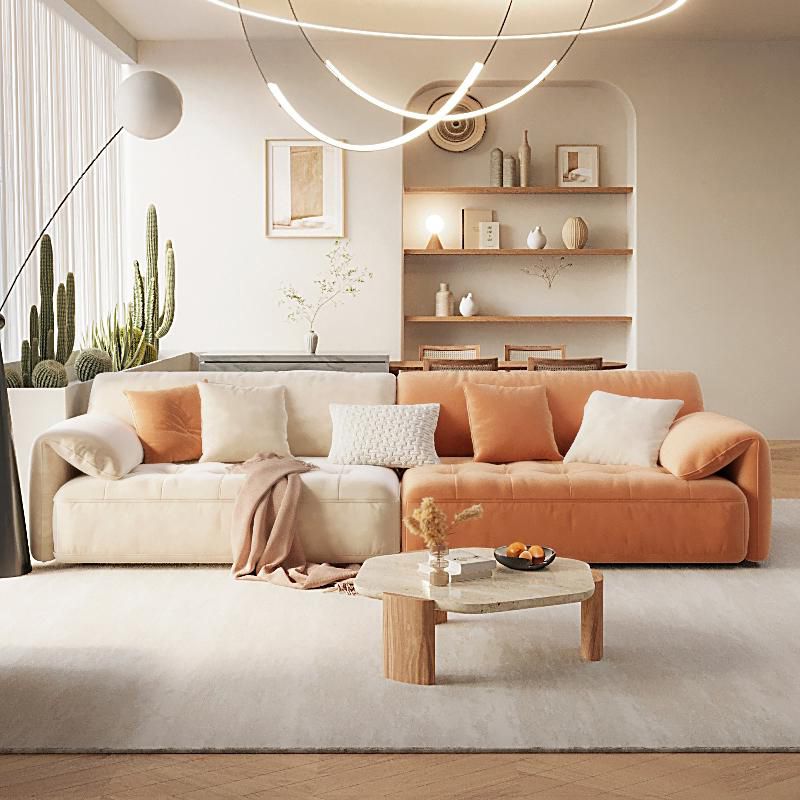 Sofá seccional con brazo superior tipo almohada en madera maciza con respaldo acolchado