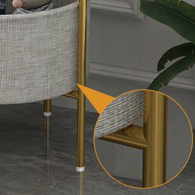 モダンなメタル4脚エンドテーブルストレージ付き丸いトップサイドテーブル