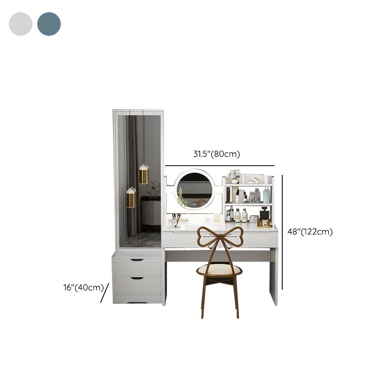 Moderne en bois avec une chambre de maquillage miroir éclairé de chambre à coucher