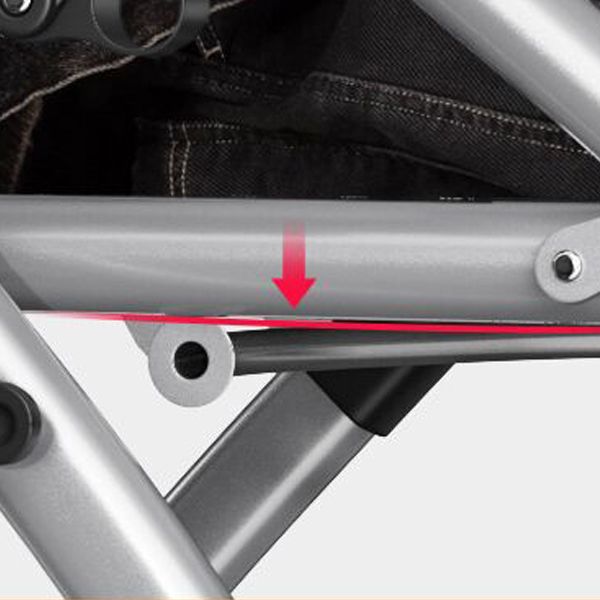 Reclinabile ergonimico interno contemporaneo in base in metallo a colori solidi