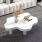 Table basse scandinave de forme libre avec 3 pieds en bois de pin