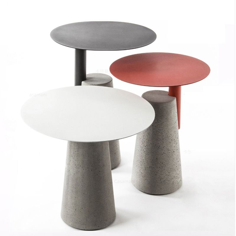 Tabella laterale superiore del ferro in calcestruzzo di divano di divano laterale tavolo