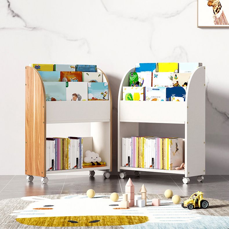 Libreria in legno fabbricata a scala moderna con ruote di caster