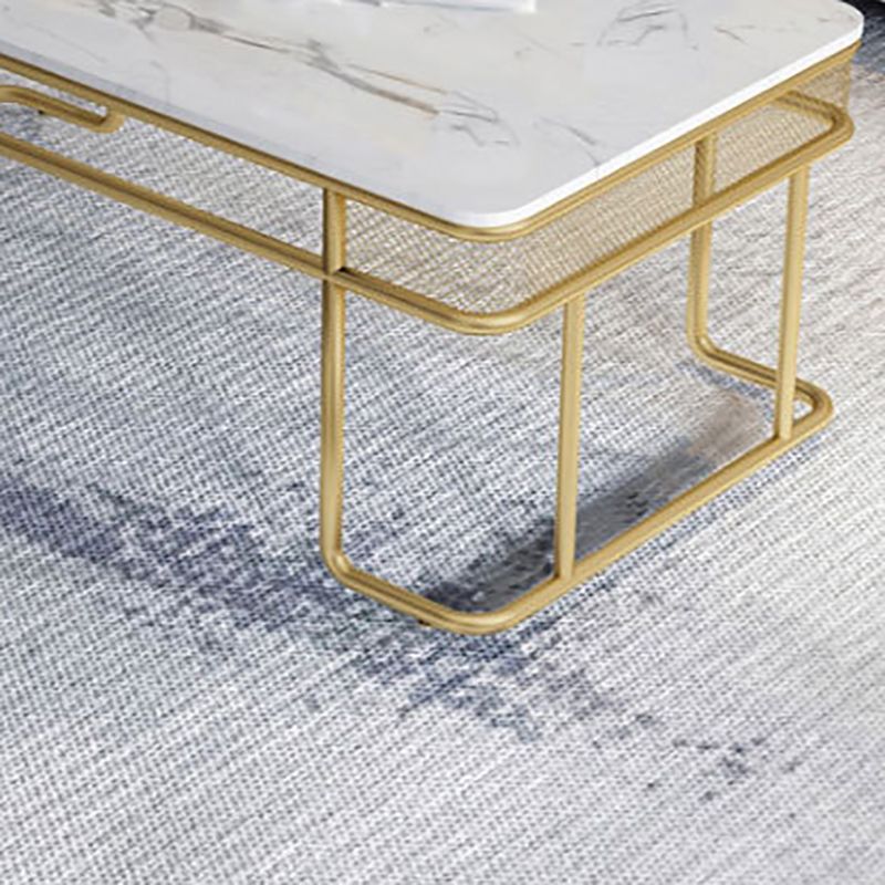 Rechteck im Glam -Stil mit goldener Eisenbasis und Regal