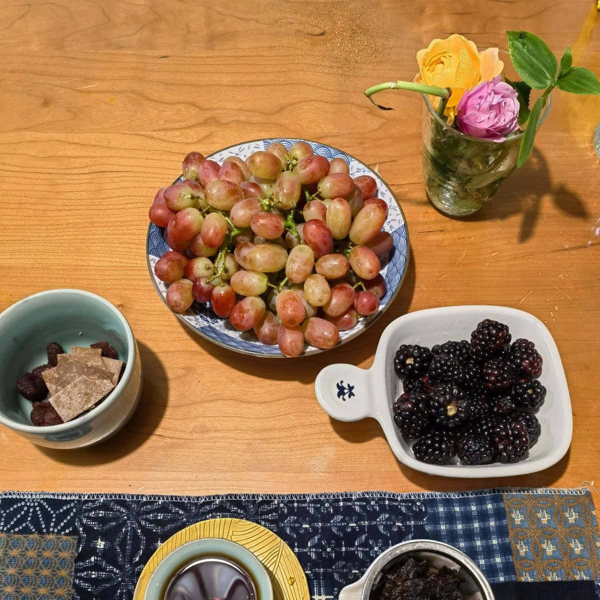 モダンなスタイルのダイニングテーブルホーム用のソリッドウッド長方形のテーブル