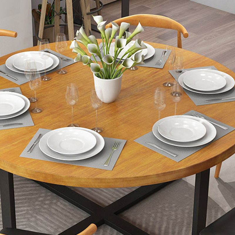 Modern Round Dining Table for Home Brown Solid Wood Table with Metal Base Clearhalo 'Dining Tables & Seating' 'Dining Tables' 'dining_table' 'furn' 'furn_dining_table' 'Furniture' 'Kitchen & Dining Furniture' 1200x1200_d3425318-f1bf-4d3a-9b71-f838fe665040