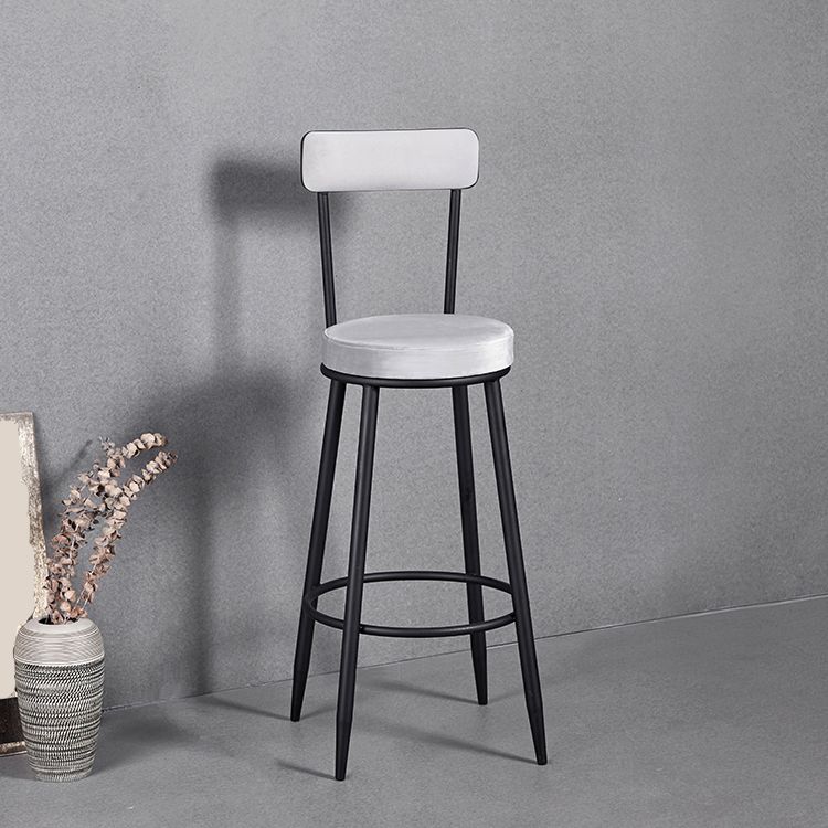 Sgabello da bar rotondo di ferro scandinavo.