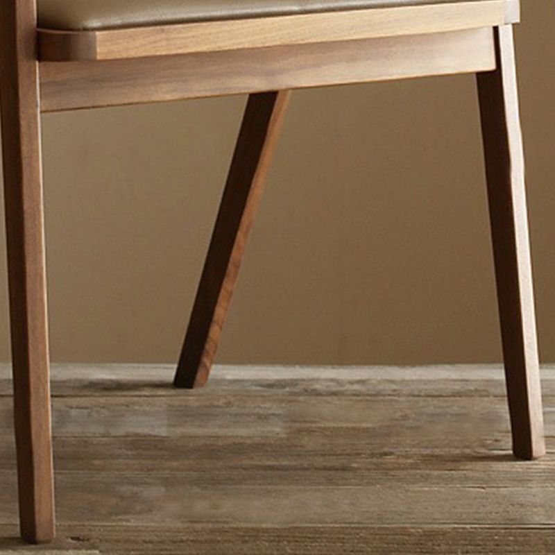 Eigentijdse keuken dineren fauteuil houten kant eetstoelen in bruin