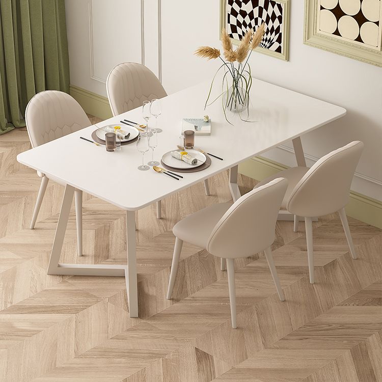 白い椅子付きの現代の焼結のトップメタルベースダイニングテーブル
