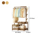 Moderne entreehal boom houten planken kleerhanger hal kapstok