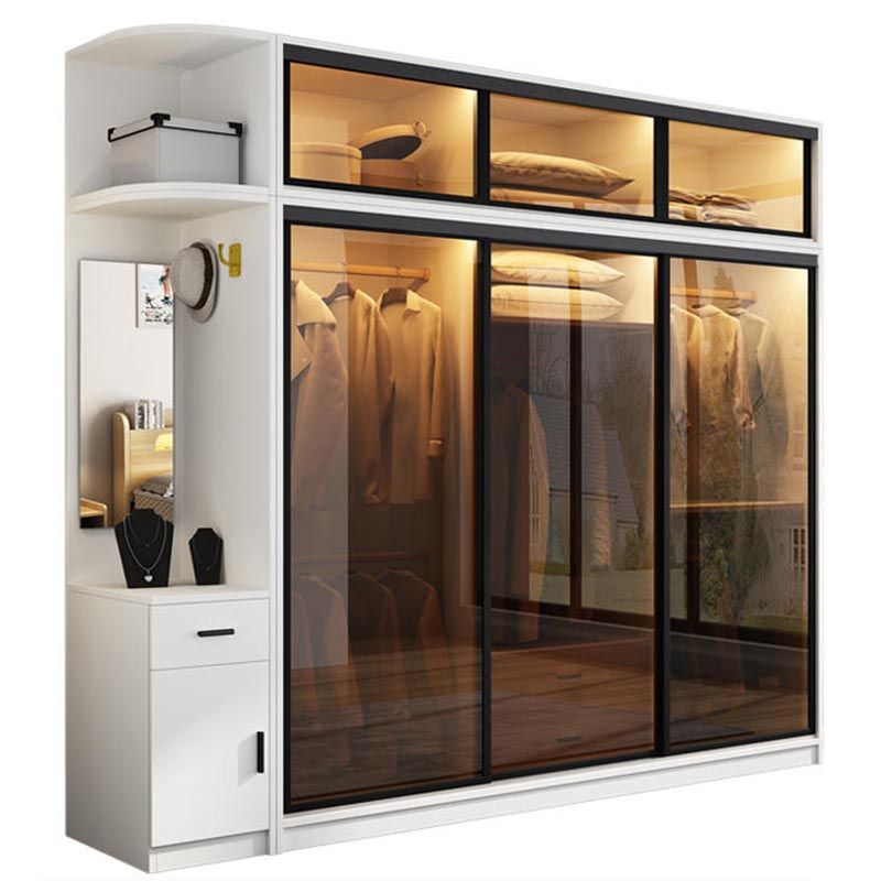 Moderne garderobe voor thuisspiegelkast met glazen deuren
