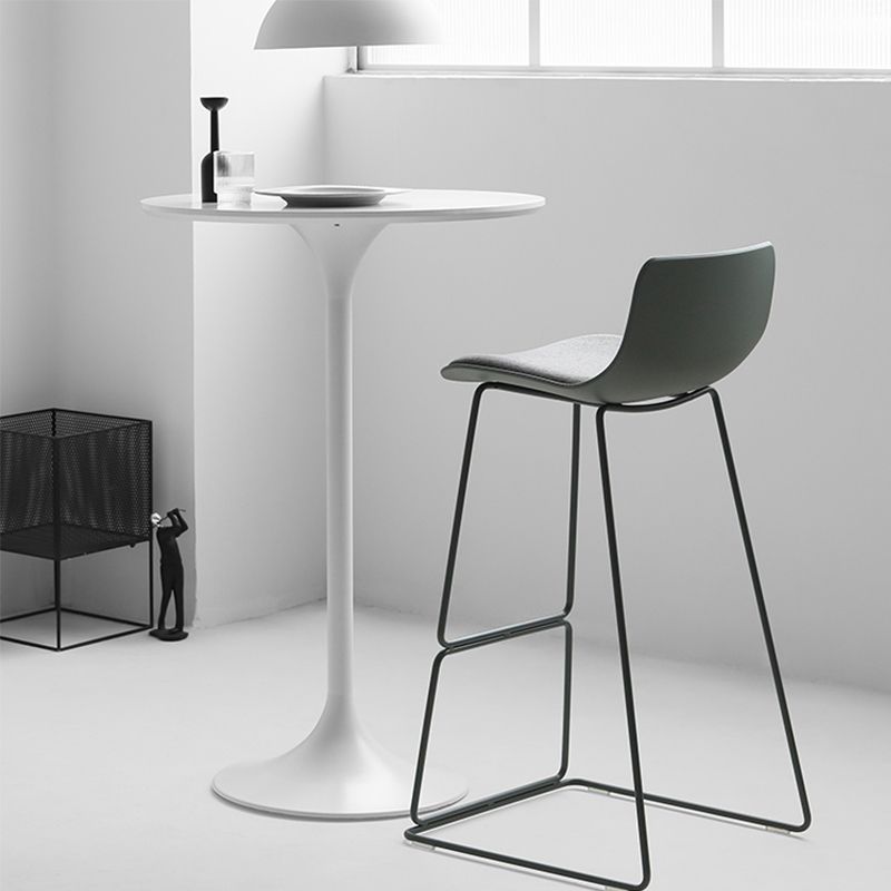 Modern Round Bar Table Fixed Bistro Bar Height Cocktail Table with Metal Pedestal Base Clearhalo 'Bar Furniture' 'Bar Tables' 'bar_tables' 'furn' 'furn_bar_tables' 'Furniture' 'Kitchen & Dining Furniture' 1200x1200_d39805d2-bf3b-438d-8ec7-613244b508f1