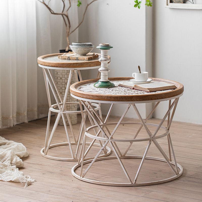 Table d'extrémité en bois massif de forme ronde avec table d'angle de base en métal pour le salon