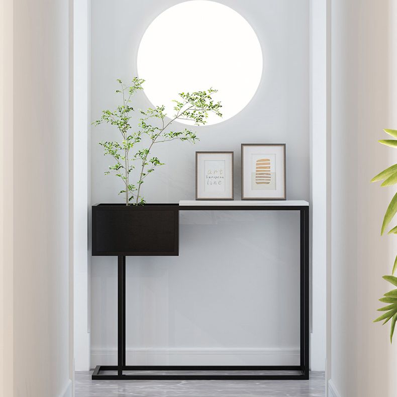 Tabella di consoe di base con cornice di ferro con top in pietra e scaffale