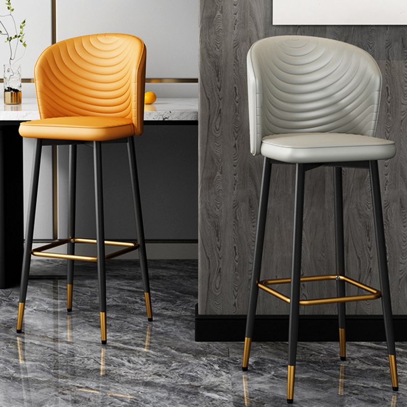 Tabouret de bar en cuir en cuir PU de style moderne avec des jambes en métal