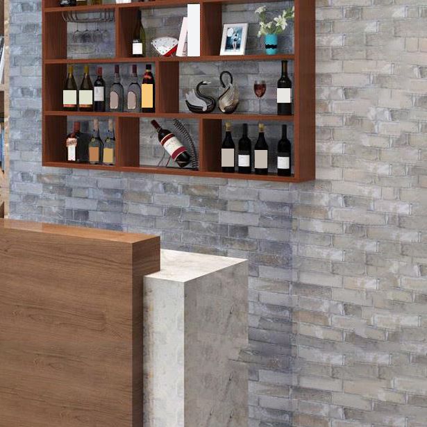 Gefabriceerde houten wijnfleshouder moderne stijl muur gemonteerd met plank