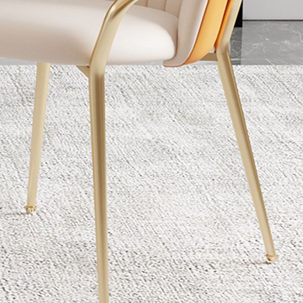 Sedia per sala da pranzo in metallo glam braccio laterale in pelle sintonizzata per uso del ristorante