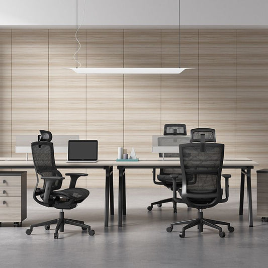 ヘッドレストとホイールのあるハイバックオフィスチェアメッシュデスクチェア