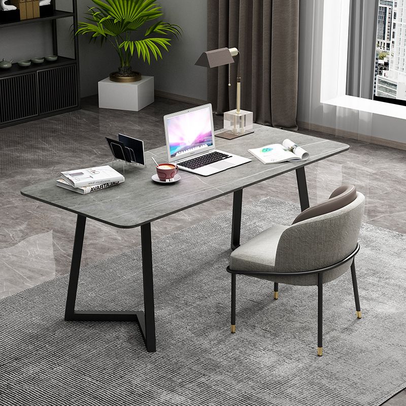 Bureau de bureau en marbre industriel et bureau d'écriture de bureau avec des jambes en métal