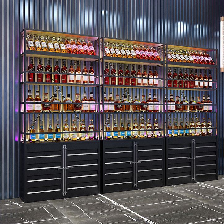 Porte-bouteille à vin industriel en métal avec étagère de bouteille de plancher.