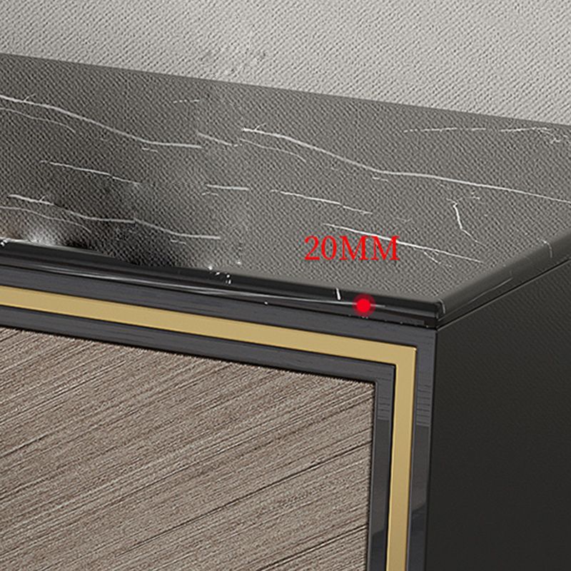 Scheda laterale Glam 4-Drawer Abbazzine nera a 2 porte con base di metallo