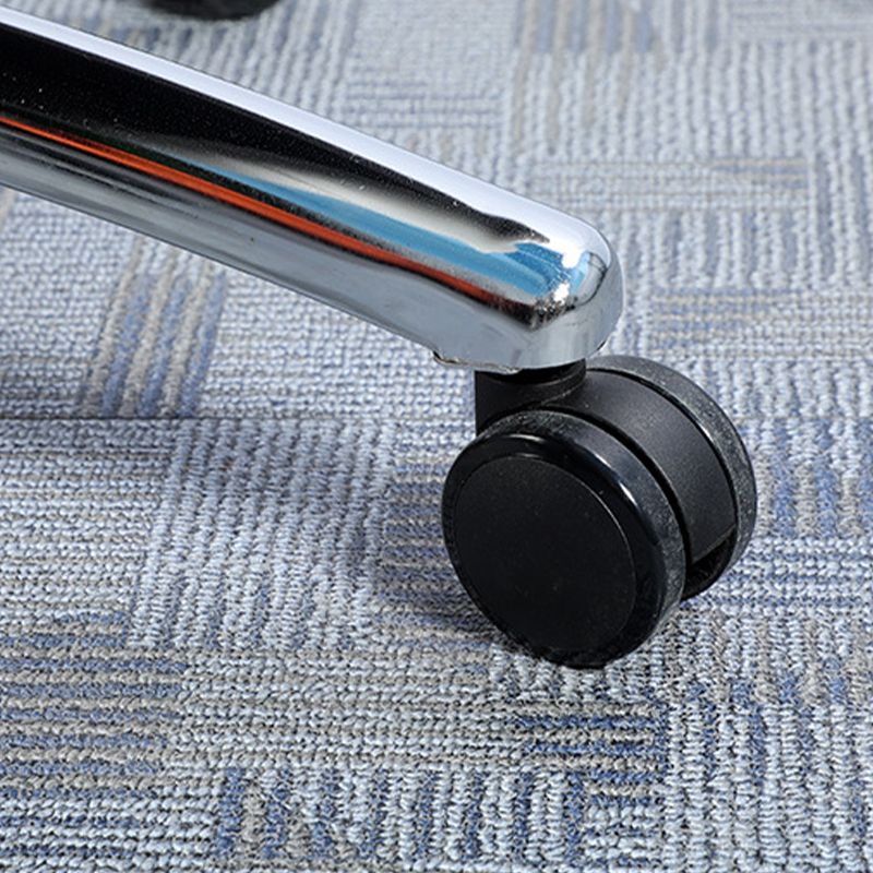 Las ruedas de silla ejecutiva de cuero gris contemporáneo incluyen silla de gerentes para la oficina