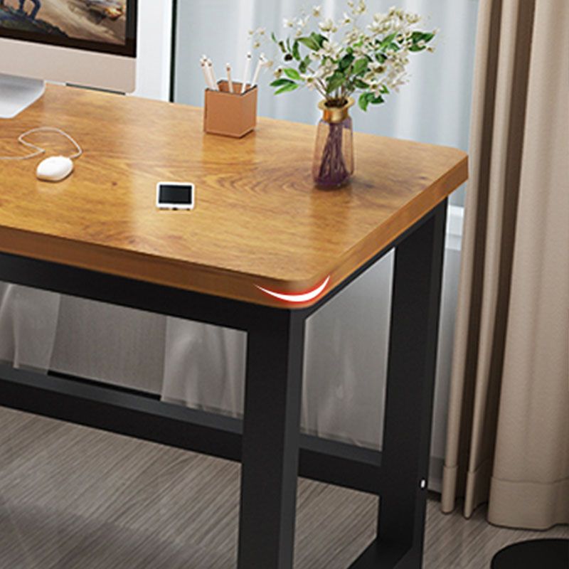 Tavolo da laptop da ufficio a forma di rettangolare legno con gambe metalliche in marrone