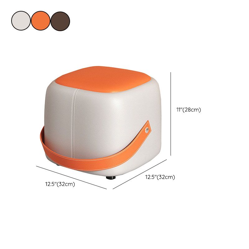 Moderno pouf pouf in finta pelle in pelle imbottita ottomana