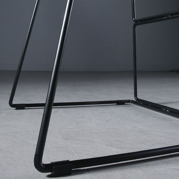 Sgabelli da bar in plastica bassa di plastica senza braccio contemporanea con base di metallo