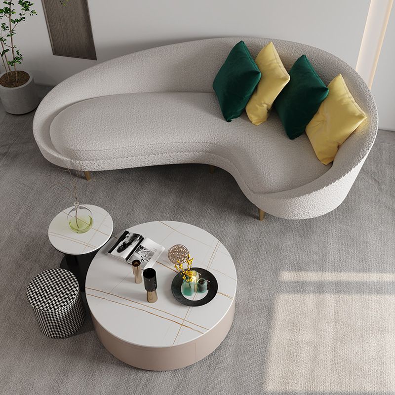 Stoffkrümmungssofa zeitgenössischer, abgerissene Armsofa mit vier Kissen