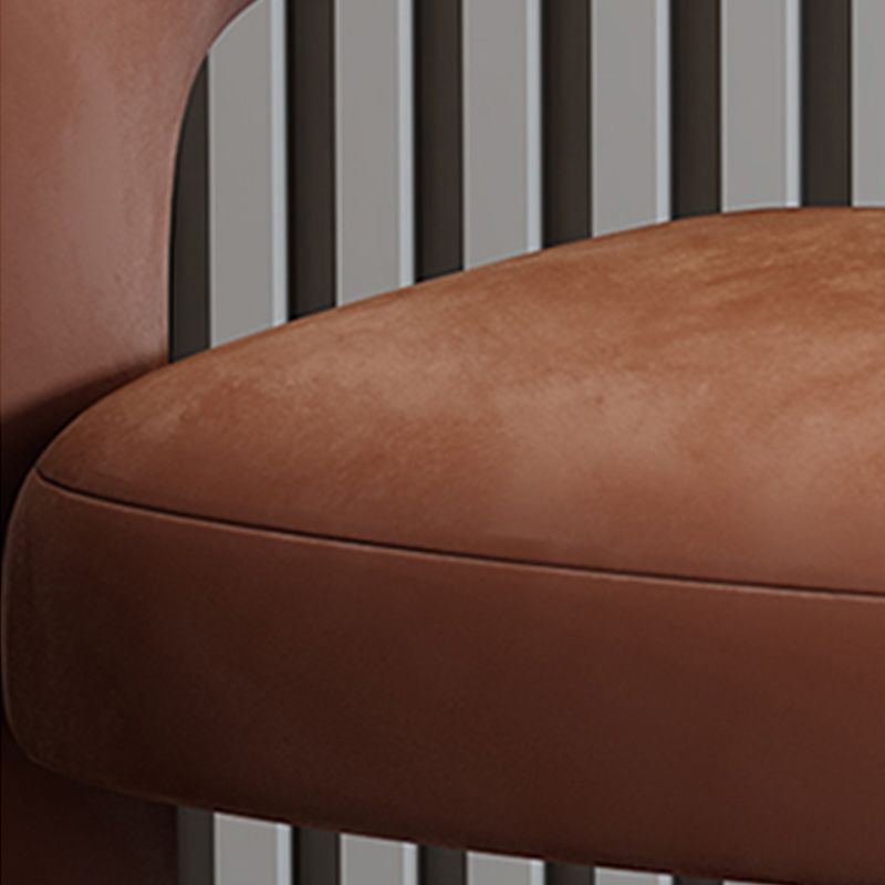 モダンなスタイルの布張りダイニングチェアオープンバックダイニングアームチェア