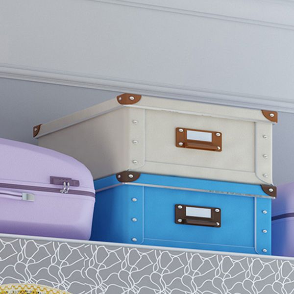 Eigentijdse garderobe -armoire met metalen garderobe kast van de benen