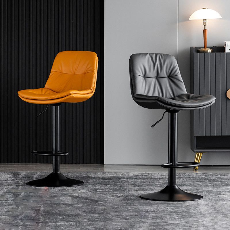 Tabouret de barre de hauteur réglable pivotant Bristol en faux cuir industriel avec repose-pieds