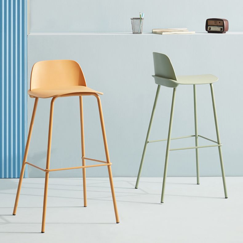 ノルディックスタイルのプラスチックバースツールカラフルな鉄の脚バースツールリビングルーム