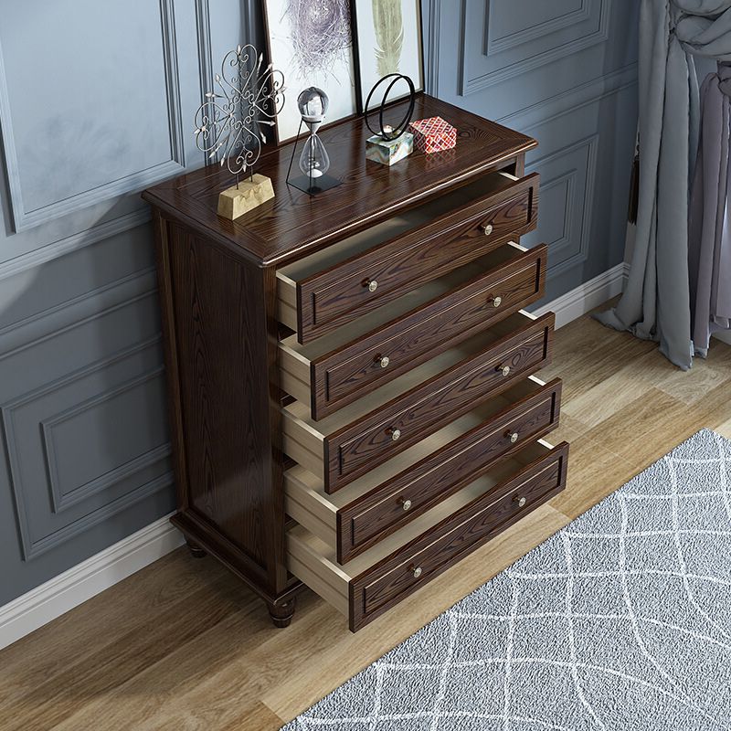 Coffre d'accent contemporain avec 5 tiroirs et pieds de chignon en bois massif